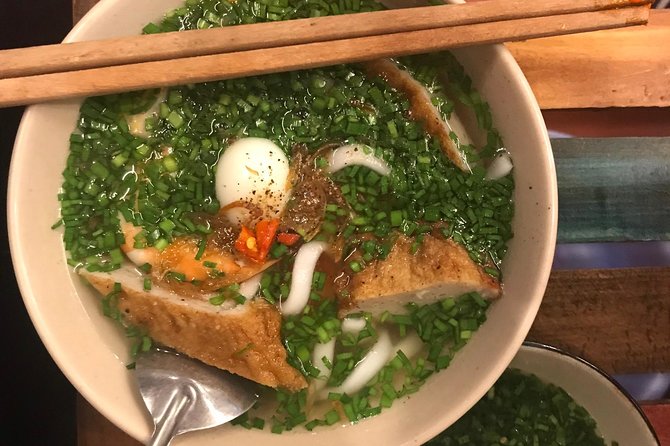 Saigon local street food-tasting tour - Spring rolls and the steady food rhythm