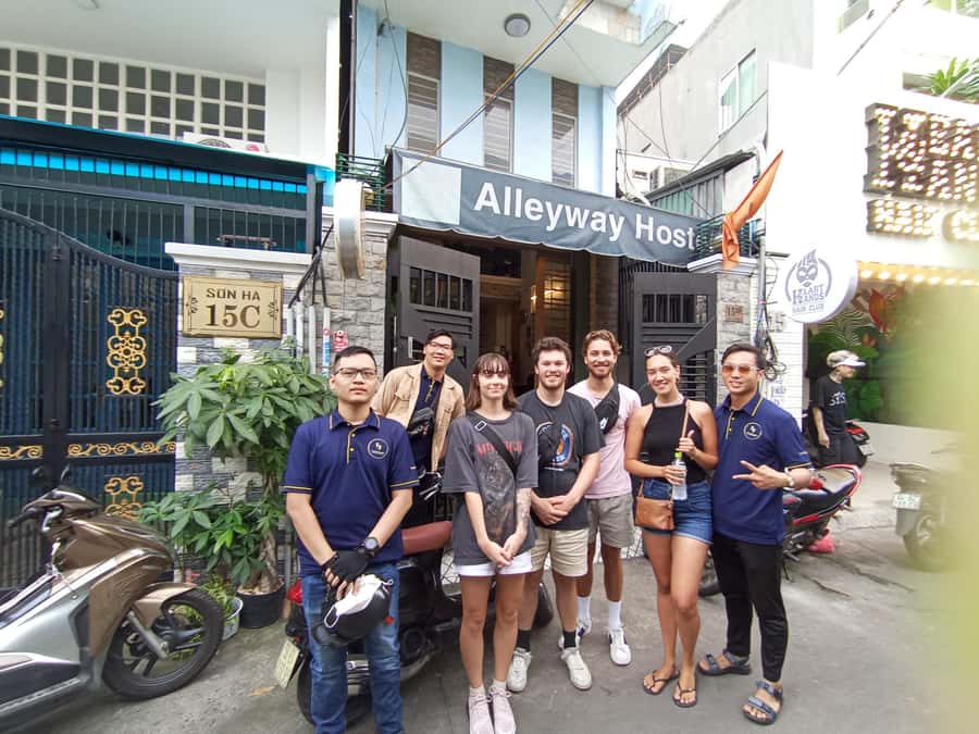 Saigon: Street Food Discovery & Local Culinary Journey - At the bakery: a short stop with a Vietnamese classic