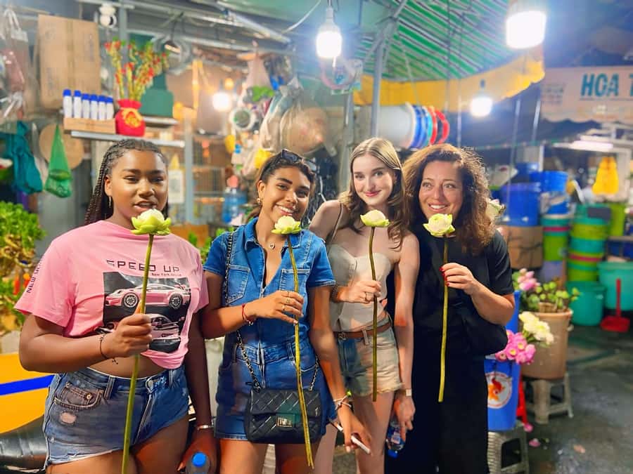 Saigon: Street Food Tasting & Sightseeing Tour by Motorbike - What the $27 price really buys you