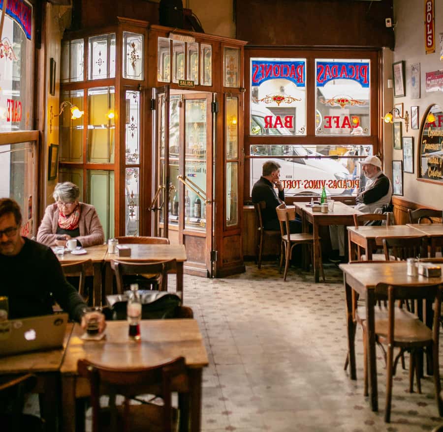 San Telmo: Historical Guided Tour with Street Food & Drinks - Starting at El Federal Bar with an Argentine aperitif