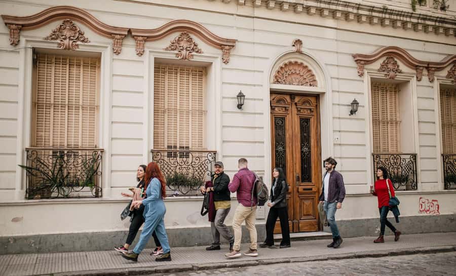 San Telmo: Historical Guided Tour with Street Food & Drinks - Who will enjoy this San Telmo walk