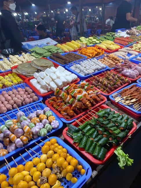 Sapa Night Market Experience – BBQ, Hotpot & Black Chicken - Meeting your guide in Sa Pa