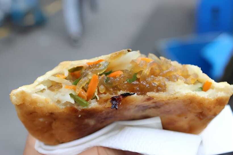 Seoul: Guided Street Food Tour at Namdaemun Market - Hotteok, gimbab, and tteokbokki