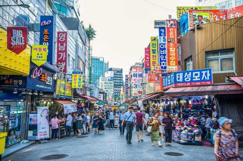 Seoul: Guided Street Food Tour at Namdaemun Market - Meeting the people behind the stalls