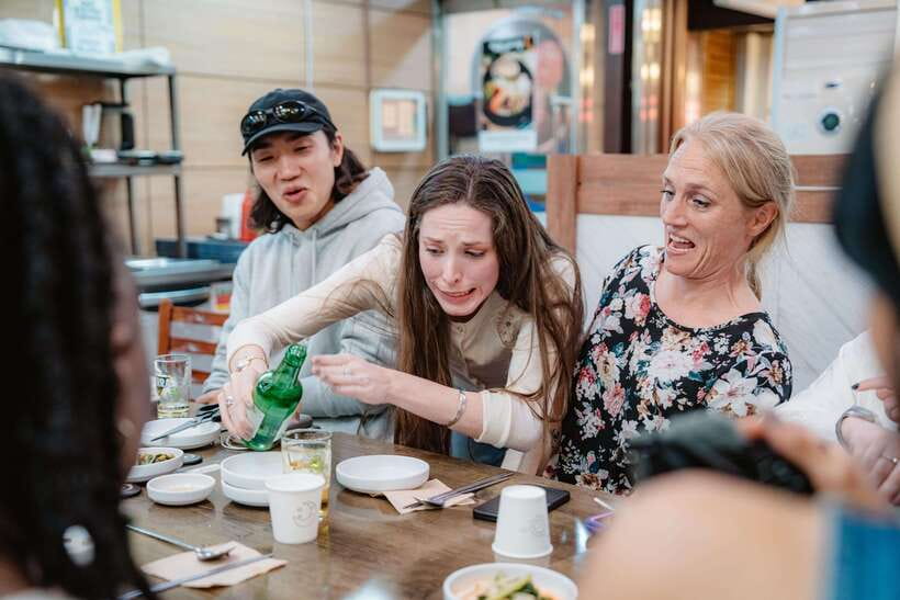 Seoul: Night Market Food Tour with Local Guide - Ten tastes, from familiar to daring