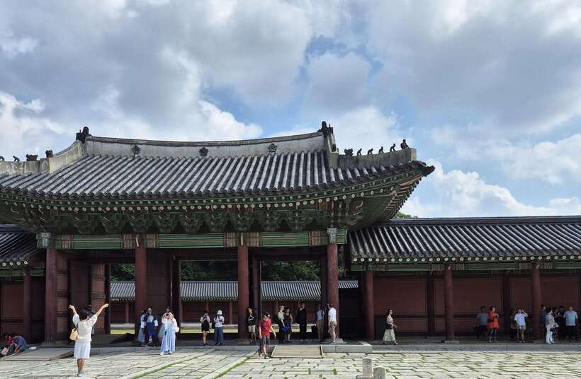 Seoul: UNESCO Palace and Street Foods Guided Tour - Starting at Changdeokgung’s ticket office
