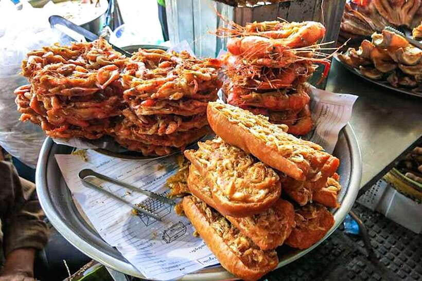 Siem Reap: Cambodia local street foods and local guide - Route 60 after dark