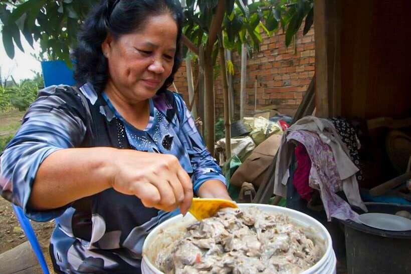 Siem Reap: Cambodia local street foods and local guide - Food, drinks, and transportation included
