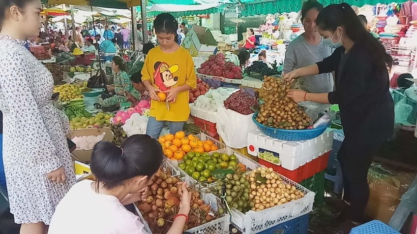 Siem Reap Street Foods Tour by Tuk Tuk with Personal Guide - Phsar Samaki Vegetable and Fruit Market