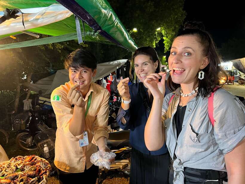 Siem Reap: Tonle Sap and Kampong Phluk Tour with Street Food - Why the season matters at Tonle Sap