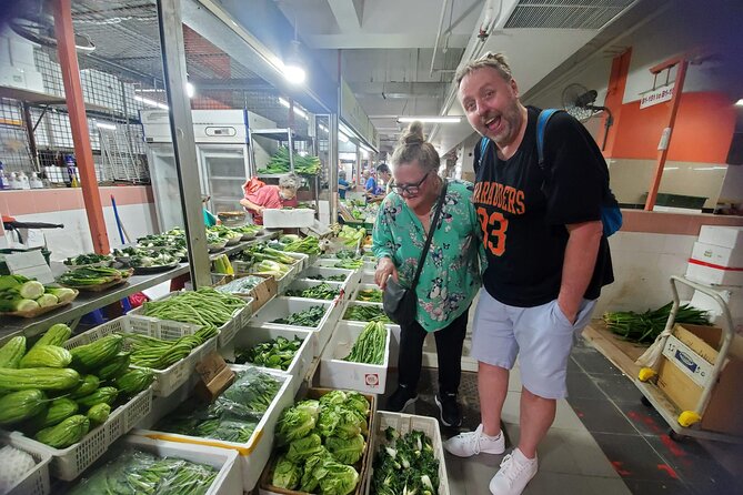 Singapore: Chinatown Hawker Food Tasting Tour - Chinatown’s lanes, temples, and food stories