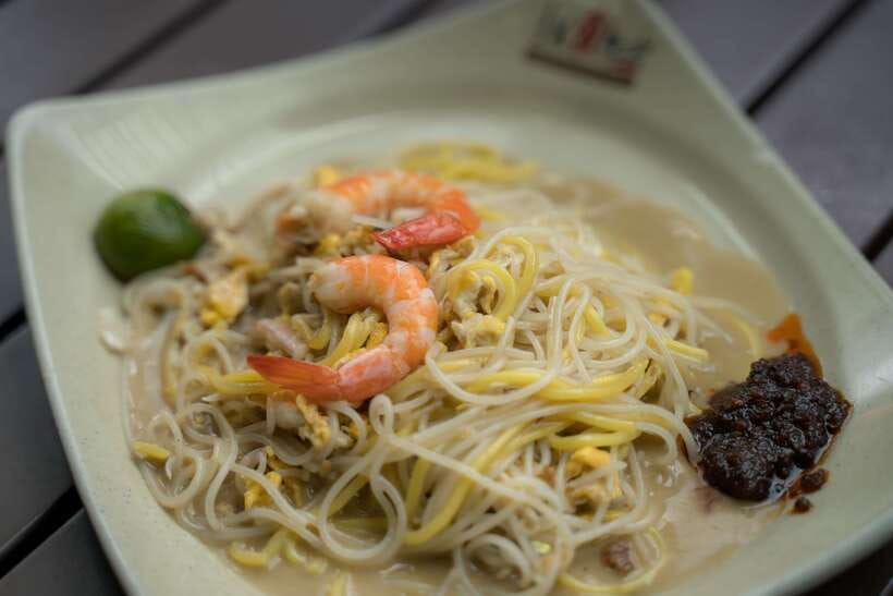 Singapore: Chinatown Hawker Food Tour with 7 Food Tastings - Starting at Chinatown MRT with bak kwa