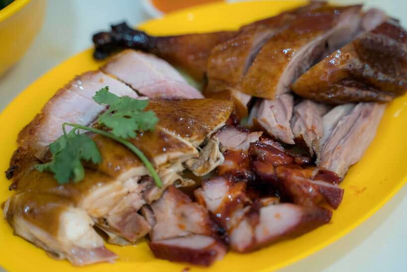 Singapore: Chinatown Hawker Food Tour with 7 Food Tastings - What the guides add to the experience