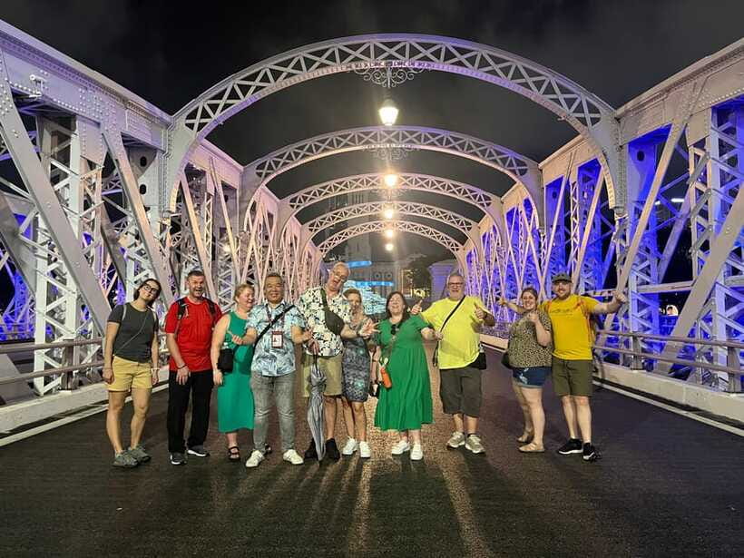 Singapore: Guided Street Food Tour at Night - Clarke Quay food tasting: a guided first bite