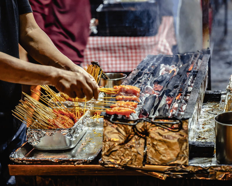 Singapore: Hawker Culture Food Tour and Sightseeing - What dinner is really like at Lau Pa Sat