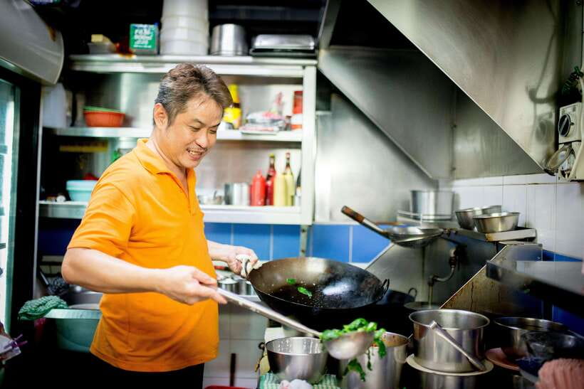 Singapore: Hawker Culture Food Tour and Sightseeing - Telok Ayer Green and the story of new Singapore