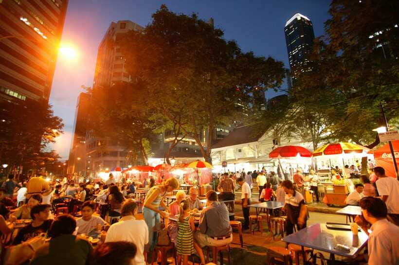 Singapore: Lau Pa Sat Night Street Food with Marina Bay Walk - Walking from dinner to Marina Bay