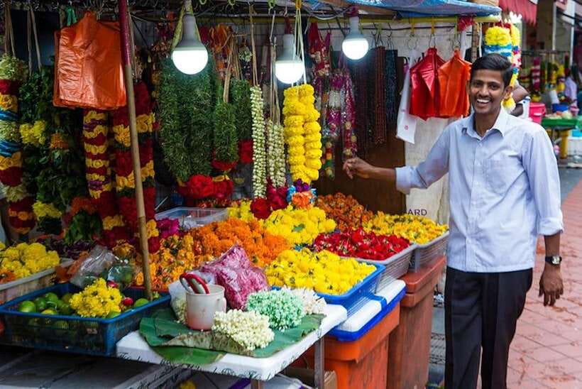Singapore: Local Street Food Tasting Tour - Little India: food, movement, and local context