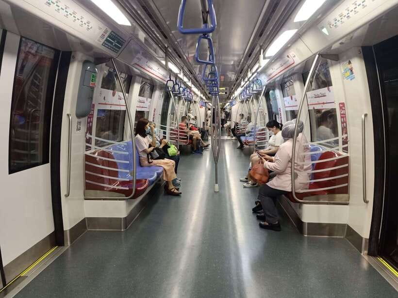 Singapore: Local Street Food Tasting Tour - The MRT ride: a small part of the tour with real value