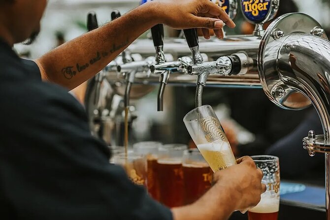 Singapore Nightlife: Street Food, Night Views and Drinks - Raffles Place and the tucked-away bar