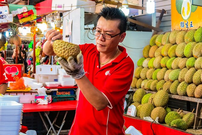 Singapore Street Food Tour with a Local: A Feast for Foodies 100% Personalized - A major hawker center and Michelin-starred chicken rice
