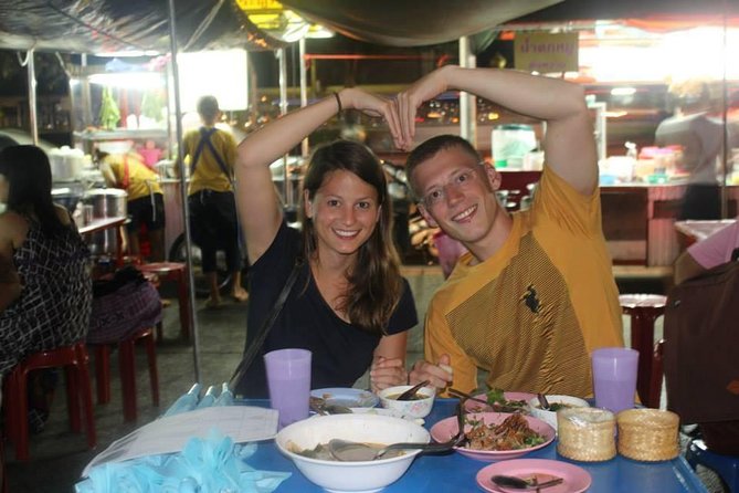 Small-Group Chiang Mai Evening Street Food Tour - What the guide adds beyond the food