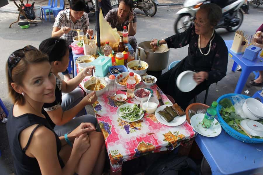 Small Group Hanoi Street Food Walking Tour - Banh cuon, banh xeo, and Hanoi’s smaller bites