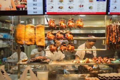 Small Group: Michelin and Local Hawker Food Tour with 9 tastings
