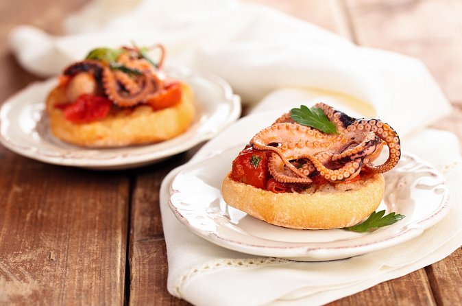 Small-group Street food tour in Ischia - Three tastes, from frittatina to gelato