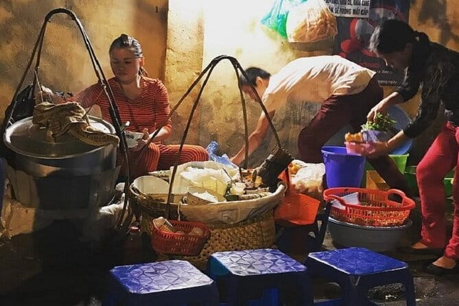 Street Food Adventure in Ho Chi Minh City - A short ride through the city lights