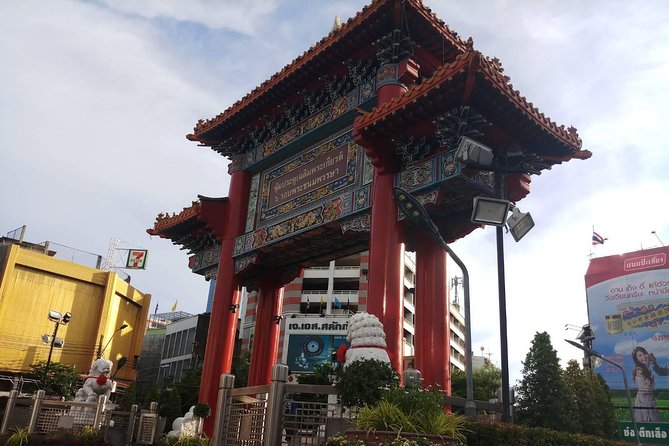 Street Food at China Town - Yentafo, noodles, and the peppery soup