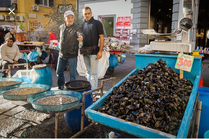 Street food in Naples with 6 Stops and Limoncello - Frittatina di pasta at Fiorenzano