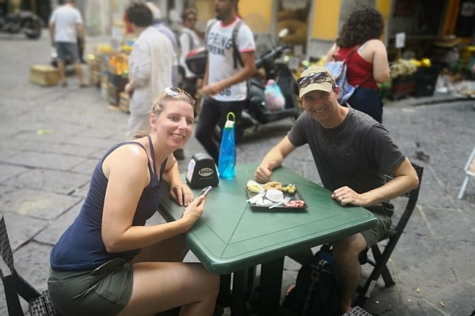 Street food in Naples with 6 Stops and Limoncello - What the guide adds to the food