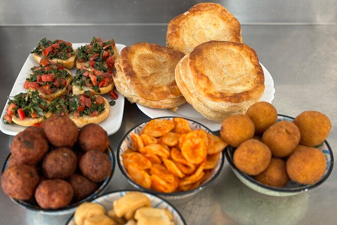 Street Food Lecce: Guided walking tour with typical food and wines. - Meeting at Porta Rudiae