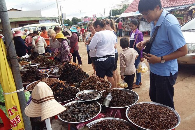 Street Food private Tour in Siem Reap - Wat Preah Prom Rath, a calm pause before dinner