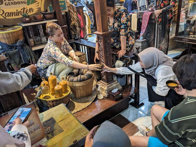 Street Food Tasting by Walking - Why this Yogyakarta food walk works