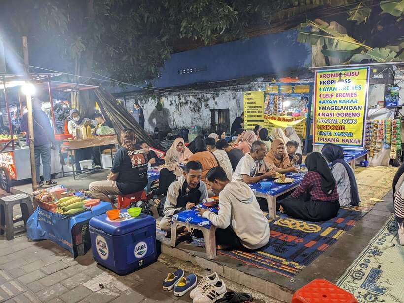 Street Food Tasting by Walking - What to expect from the food stops