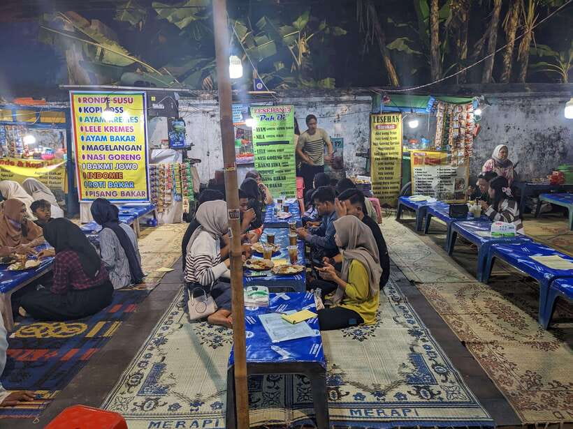 Street Food Tasting by Walking - Passing Benteng Vredeburg and Gedung Agung