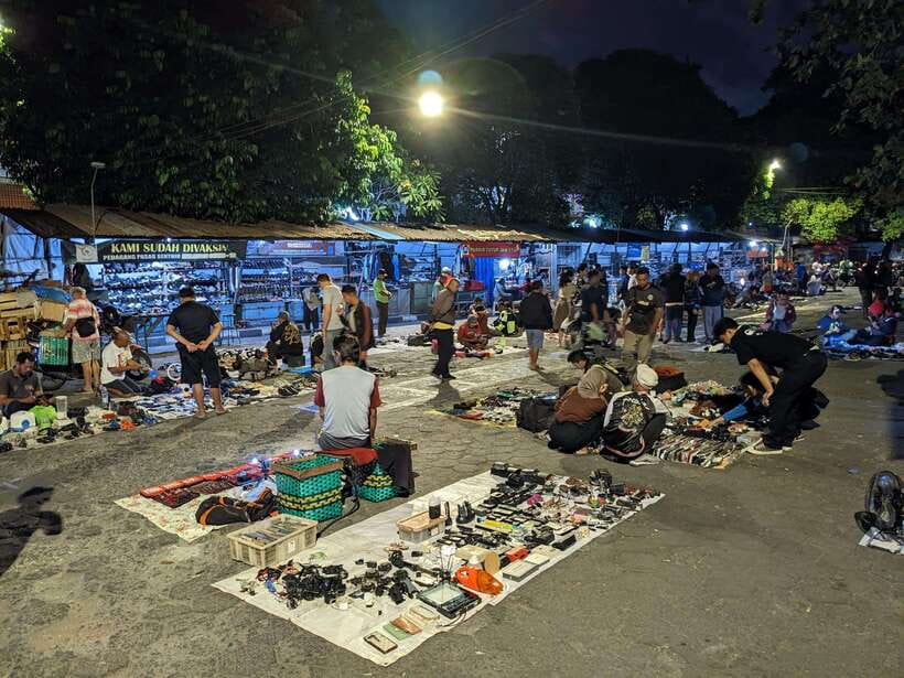 Street Food Tasting by Walking - The guide makes the difference