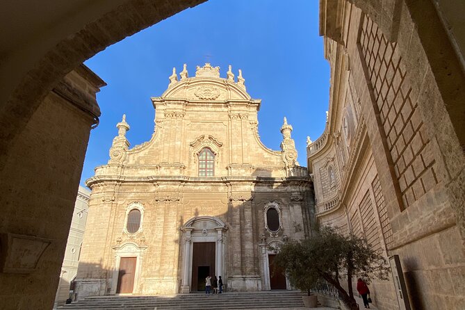 Street Food Tour of Monopoli - Focaccia and panzerottini at Cala Porta Vecchia