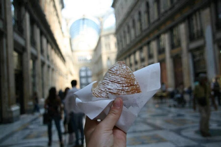 Street food tour: the Neapolitan culinary art - Starting near the Mura Greche