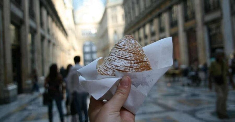 Street food tour: the Neapolitan culinary art - Pizza Margherita and the story of Neapolitan dough