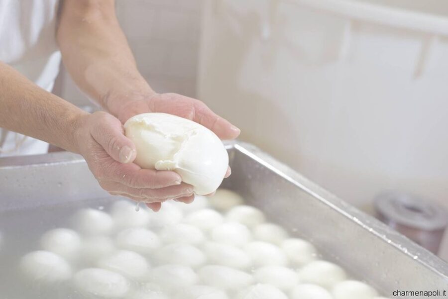 Street food tour: the Neapolitan culinary art - Frittatina and Naples’ love of fried food