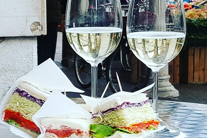 Street Food Walk in Padova - Palazzo della Ragione and Padua’s food center