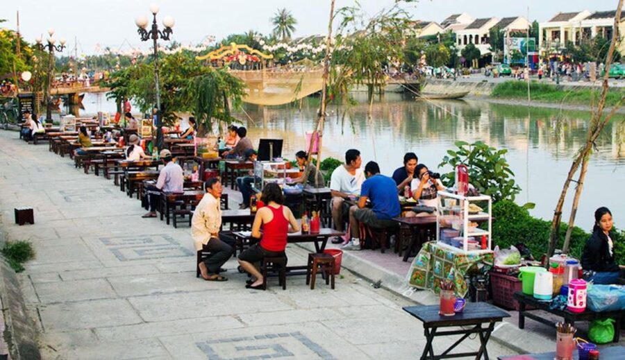 Street Food Walking Tour in Hoi An with 5 Local Tastings - Vietnamese bread for a familiar pause