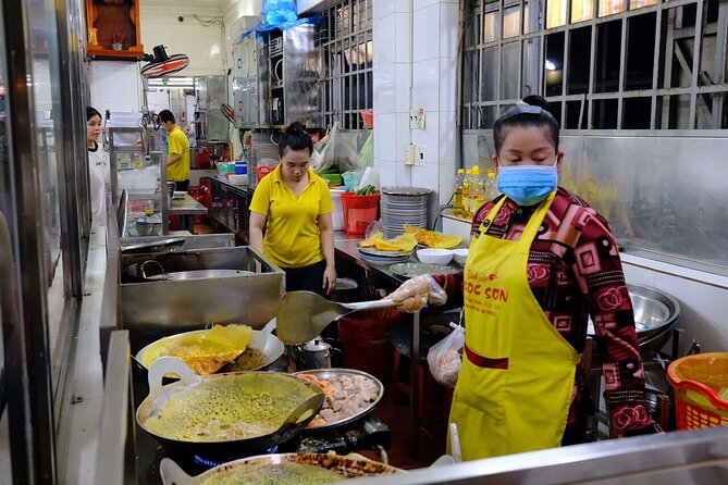 Super Niche Walking Street Food Tour in Ho Chi Minh City - Chợ Lớn Quận 5 and the Local Banh Mi Stop