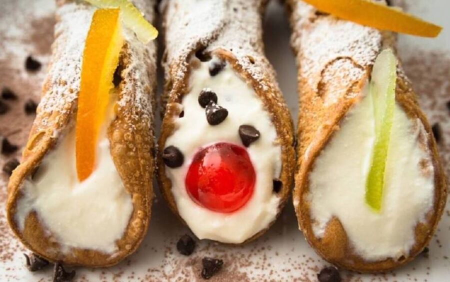 Syracuse: Sicilian Street Food Hands-On Cooking Class - Finishing with cannoli and a local glass of wine