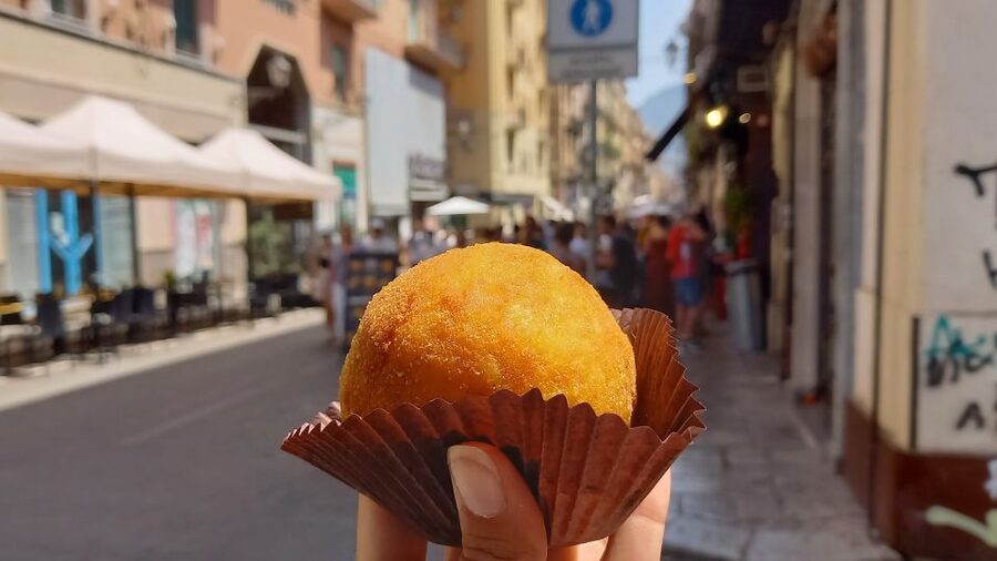 Syracuse: Street Food Walking Tour in Ortigia with Tastings - The seafood market and the seasonal fish cone