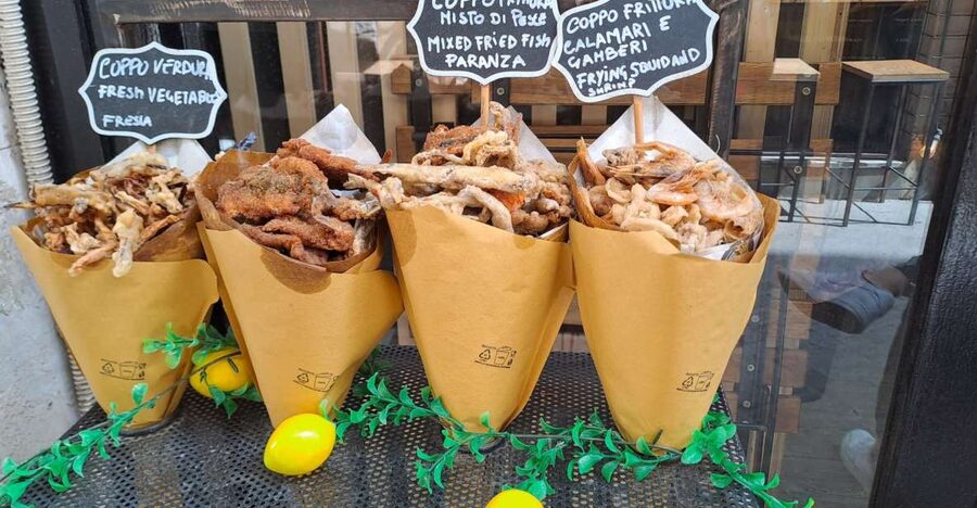 Syracuse: Street Food Walking Tour in Ortigia with Tastings - The ancient market and the first savory bites