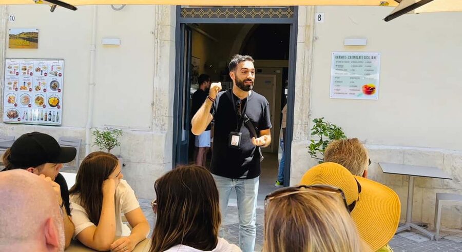 Syracuse: The Street Food Tour in Ortigia with a Local Guide - One hour at the Ortigia street market